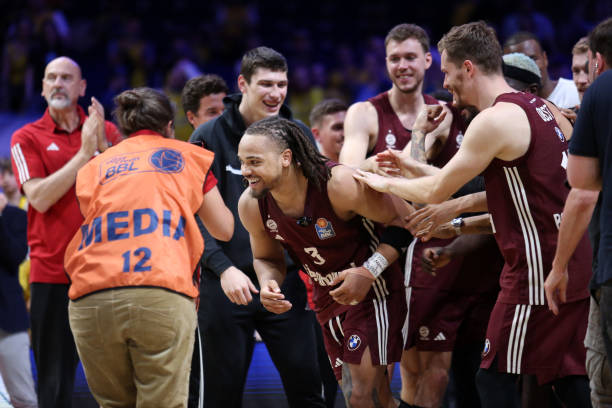 围让她对未 围让她对未