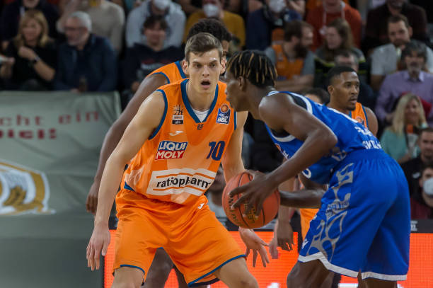 对比双方近 对比双方近